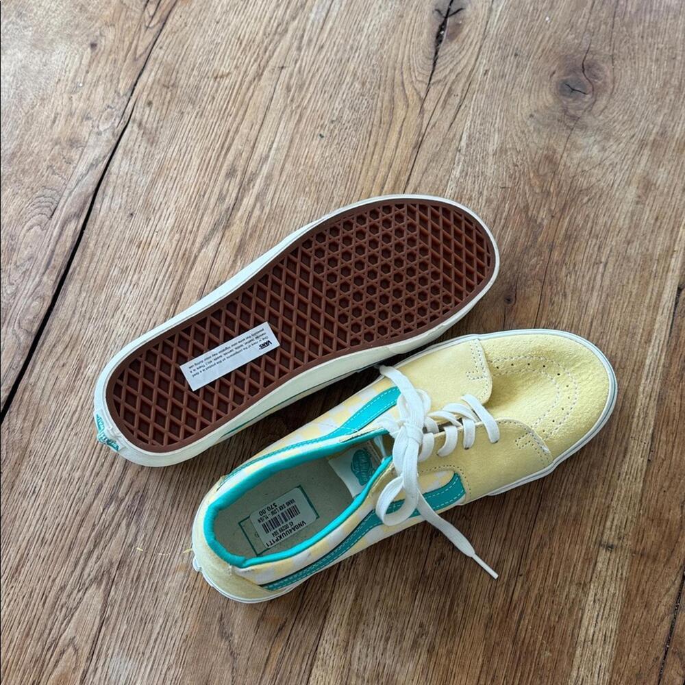 OLD SKOOL CHECKER LOW TOP LACE UP NEVER USED VANS UNISEX LEMON